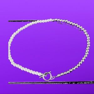 Half pearl half silver bead choker with toggle